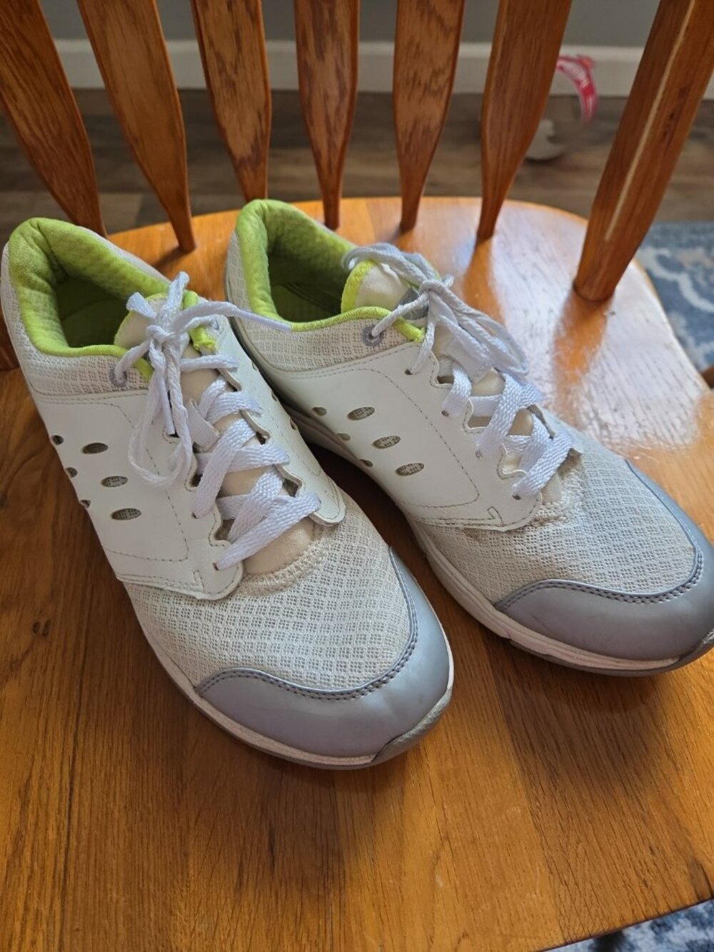 Women's Vionic Tennis Shoes Size 9 Plantar Faciitis
